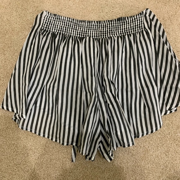 Revolve Elan brand pinstripe tulip hem shorts - Picture 3 of 5
